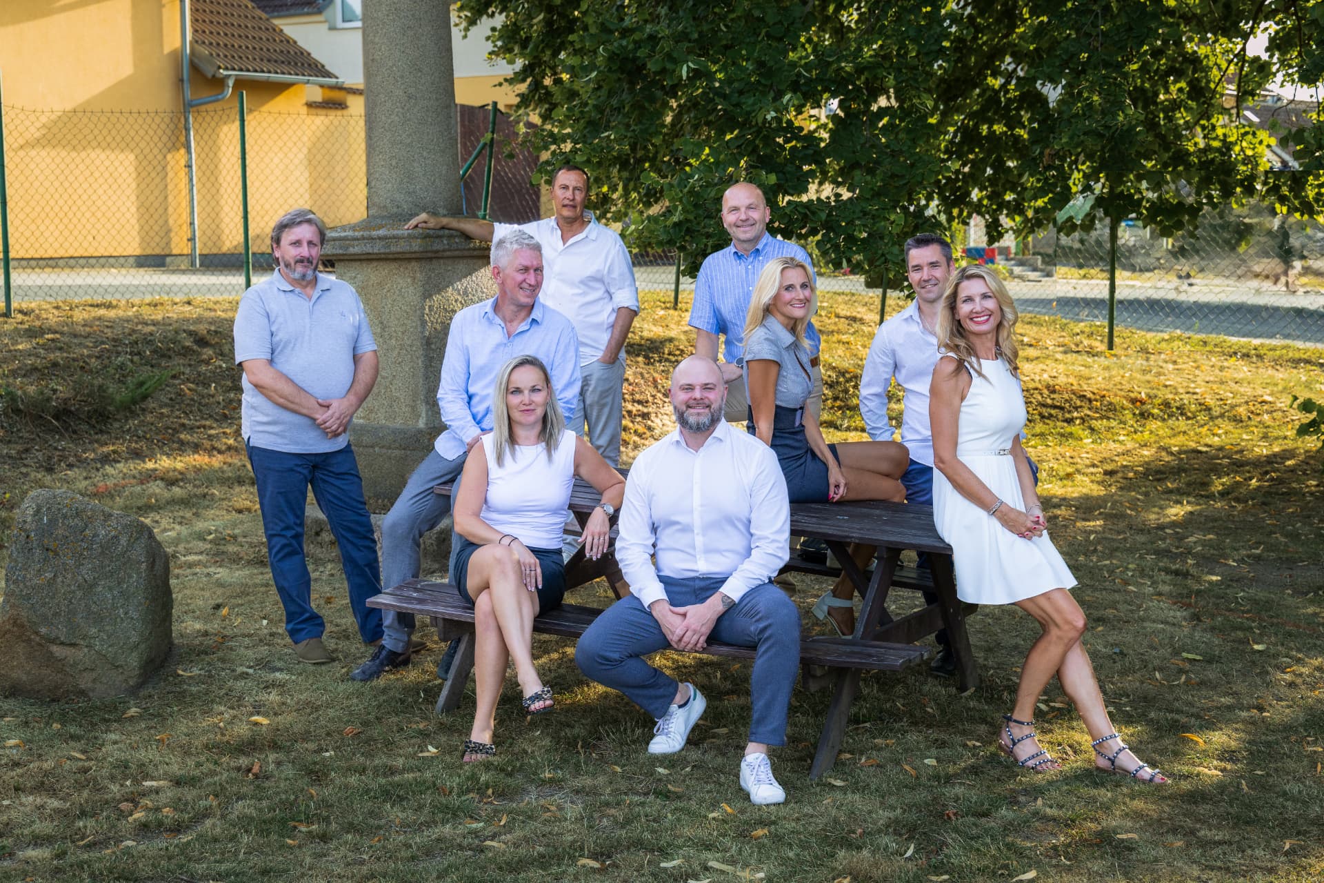 Společná fotografie kandidátů uskupení Ohrobec Lidem
